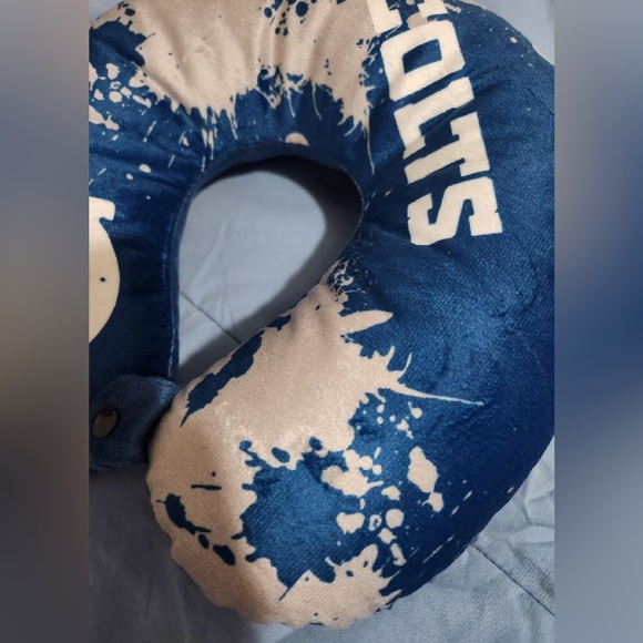 Indianapolis Colts Neck Pillow NWOT - Picture 2 of 3